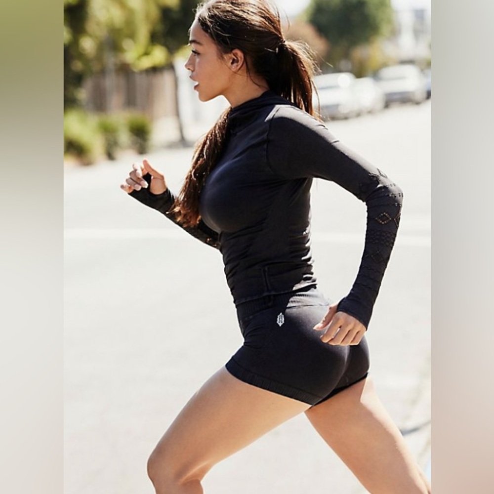 Free People Movement Good Karma Running Shorts in Washed Black - Size M/L - Picture 14 of 15